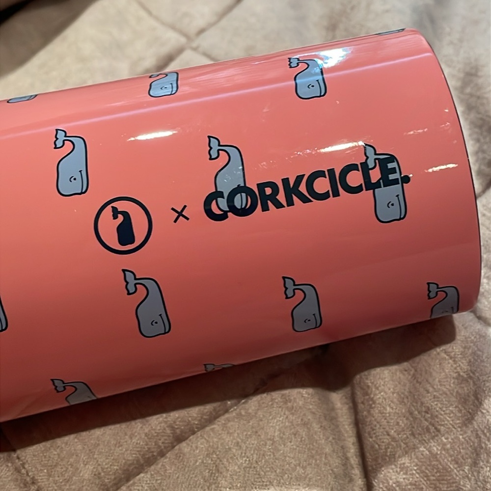 Vineyard Vines x Corkcicle Tumbler 25oz Canteen Pink with Blue Whales New - Picture 5 of 10